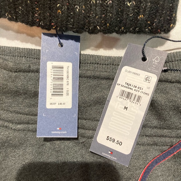 Tommy Hilfiger fleece sweat shorts, size medium + chunky knit hat! NWT! $107.50! - Picture 10 of 10